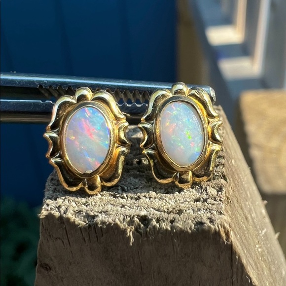 Vintage solid 14k yellow gold genuine opal earrings - Picture 11 of 16